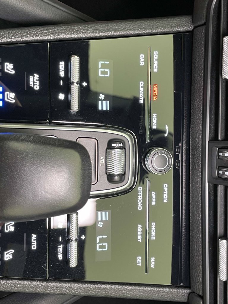 Certified 2023 Porsche Cayenne S Platinum AWD/4WD image 33
