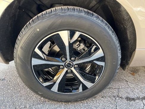 New 2026 Volvo XC60 B5 Core w/ Climate Package image 9
