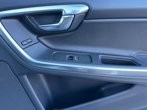 Used 2017 Volvo V60 T5 Cross Country w/ Convenience Package image 18