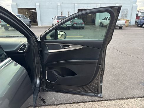 Used 2019 Lincoln Nautilus Select image 15