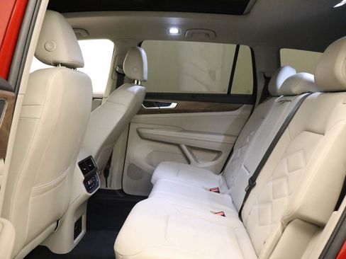 Certified 2024 Volkswagen Atlas SE FWD image 17