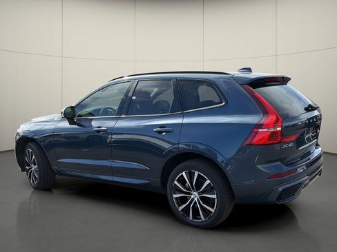 Used 2018 Volvo XC60 T5 Momentum w/ Convenience Package AWD/4WD image 5