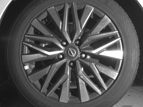 Used 2025 Nissan Altima 2.5 SV FWD image 12