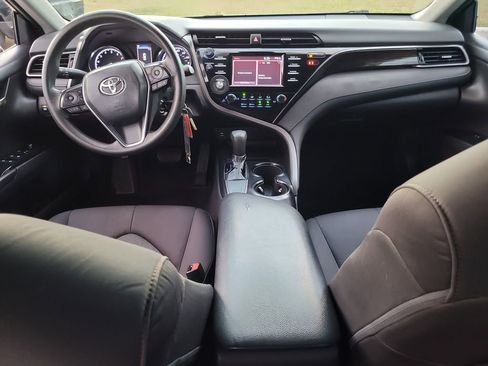 Used 2019 Toyota Camry L image 11