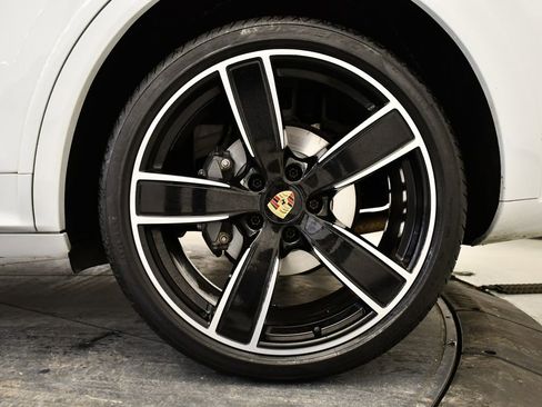 Used 2023 Porsche Cayenne S image 17