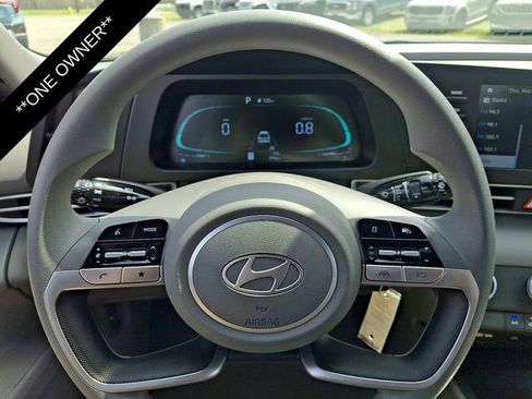 Used 2025 Hyundai Elantra SE FWD image 19