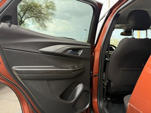 Used 2021 Chevrolet TrailBlazer LT w/ Convenience Package FWD image 34