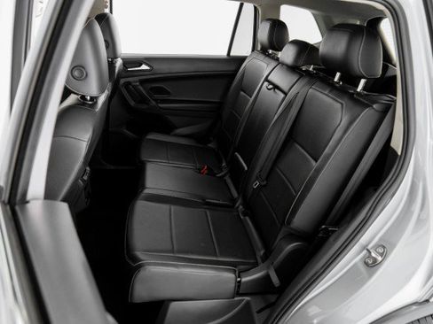 Used 2021 Volkswagen Tiguan SE FWD image 38