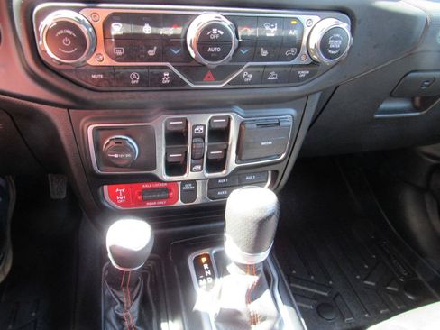 Used 2021 Jeep Gladiator Mojave AWD/4WD image 32