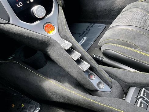 Used 2026 McLaren 750S Spider RWD image 15
