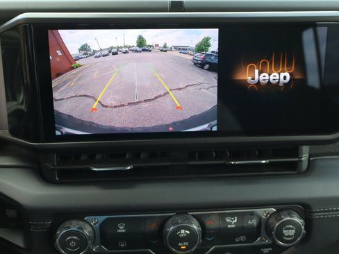 Used 2026 Jeep Wrangler Unlimited Rubicon AWD/4WD image 13