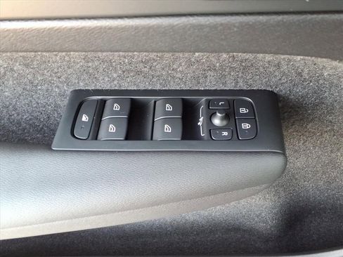 New 2026 Volvo XC40 B4 Core w/ Climate Package image 12