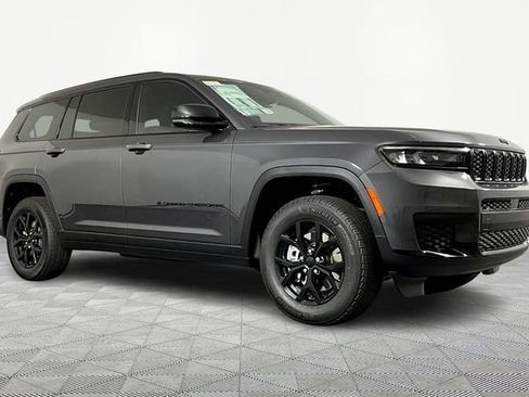 New 2025 Jeep Grand Cherokee L Altitude image 3