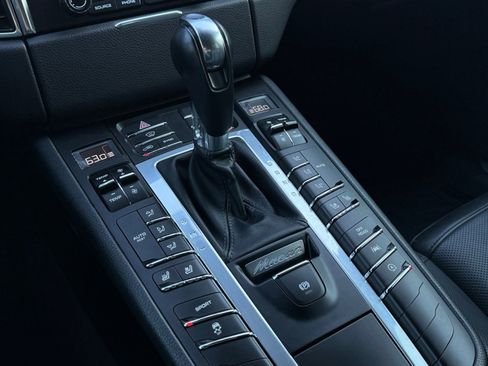 Used 2017 Porsche Macan S image 30