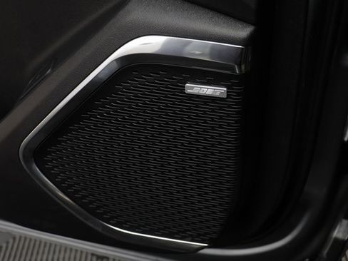 Used 2025 GMC Acadia Elevation image 8