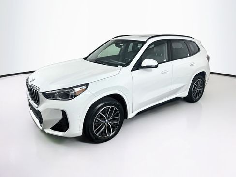 Used 2026 BMW X1 xDrive28i AWD/4WD image 3