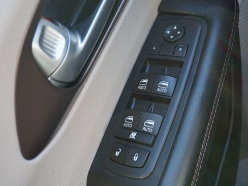 Used 2017 Chrysler Pacifica Touring-L Plus image 29