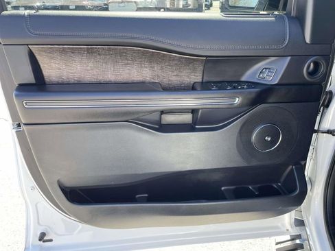 Used 2021 Ford Expedition Max Limited image 16