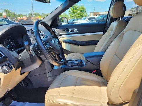 Used 2016 Ford Explorer XLT w/ Equipment Group 202A AWD/4WD image 18