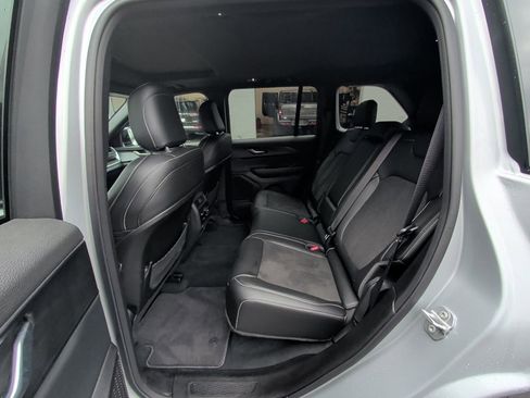 Certified 2025 Jeep Grand Cherokee Altitude image 13