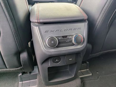 Used 2025 Ford Explorer ST-Line w/ ST-Line Street Pack AWD/4WD image 17