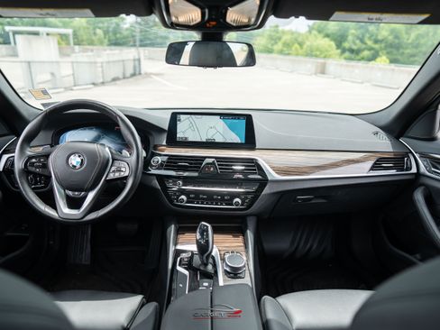 Used 2020 BMW 530i xDrive w/ Convenience Package AWD/4WD image 14