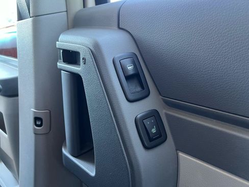 Used 2009 Chrysler Town & Country Touring FWD image 25