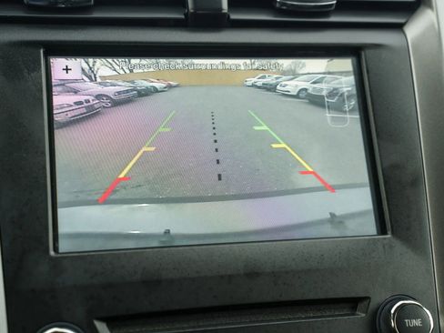 Used 2017 Ford Fusion SE w/ Fusion SE Technology Package image 21