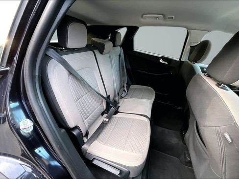 Used 2021 Ford Escape SE image 24