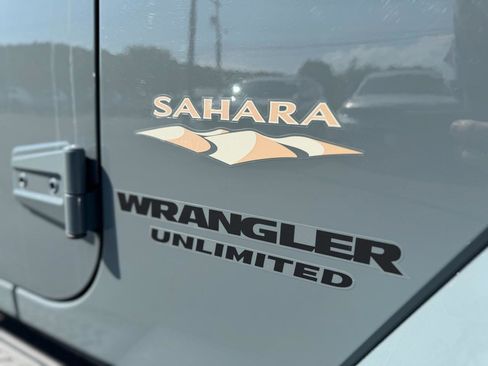 Used 2014 Jeep Wrangler Unlimited Sahara AWD/4WD image 9