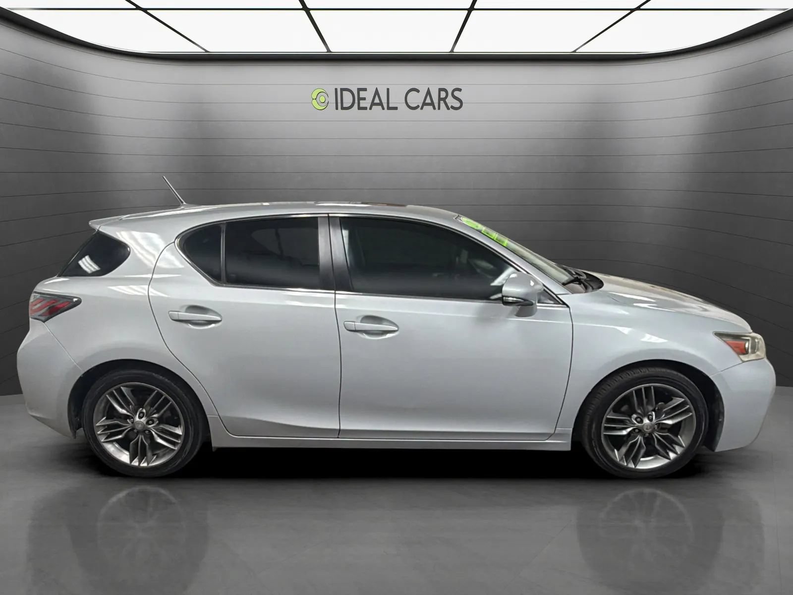 Used 2013 Lexus CT 200h w/ Premium Pkg w/Navigation FWD image 6