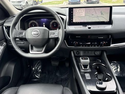 Used 2026 Nissan Rogue SL image 8