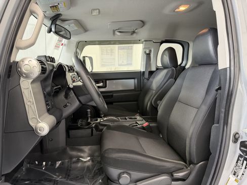 Used 2014 Toyota FJ Cruiser 4WD w/ Upgrade Package image 10