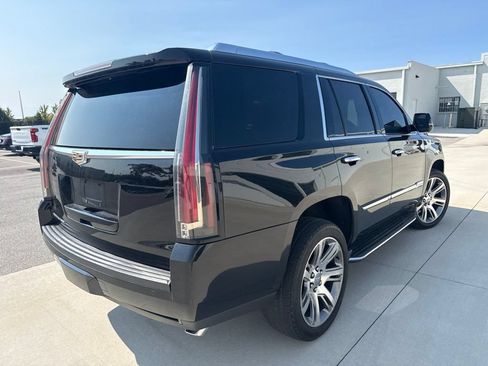 Used 2016 Cadillac Escalade Luxury AWD/4WD image 5