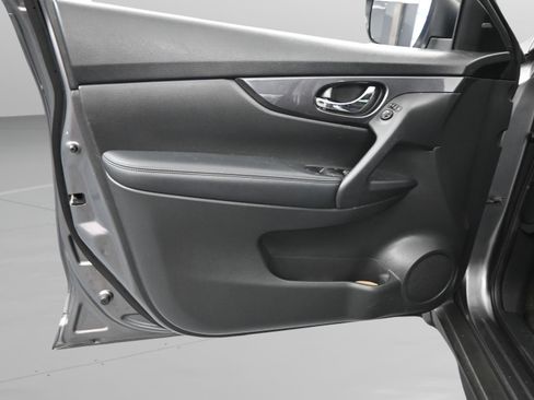 Used 2017 Nissan Rogue S w/ Appearance Package FWD image 30