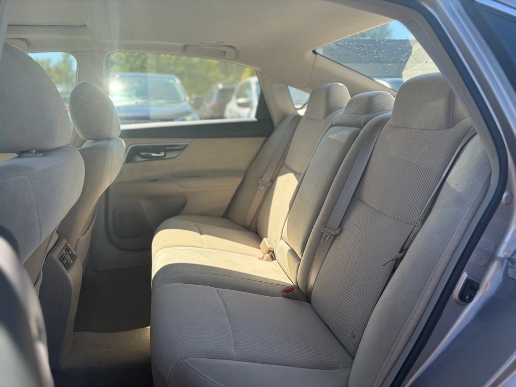 Used 2013 Nissan Altima 3.5 SV w/ Navigation Pkg FWD image 10