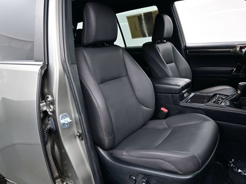 Used 2021 Lexus GX 460 Premium w/ Accessory Package AWD/4WD image 12