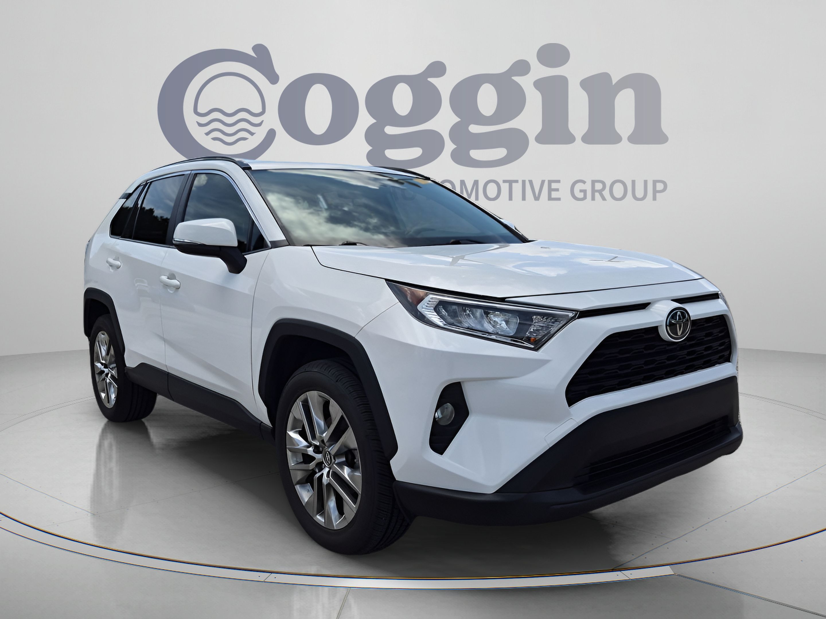 Used 2019 Toyota RAV4 XLE Premium FWD image 8