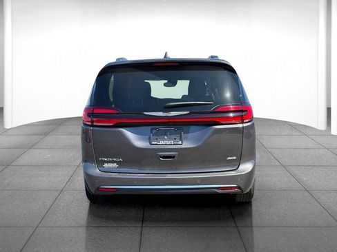 Used 2021 Chrysler Pacifica Touring-L AWD/4WD image 6