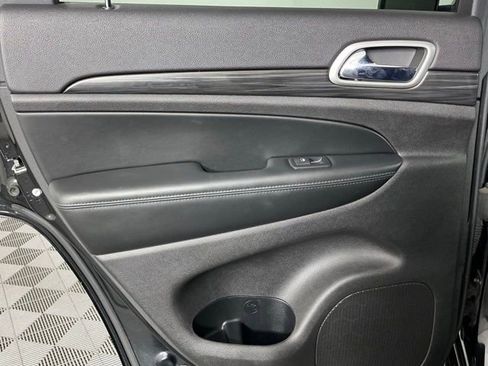 Used 2019 Jeep Grand Cherokee Altitude RWD image 19