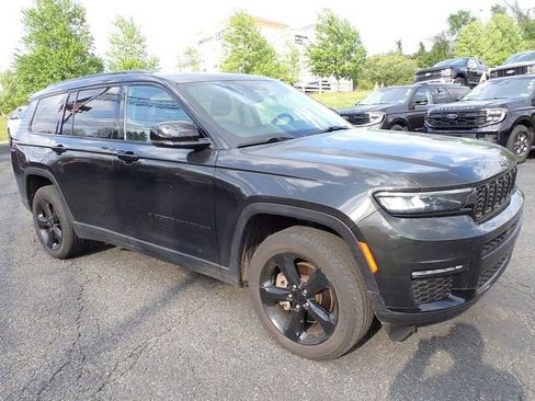 Used 2023 Jeep Grand Cherokee L Limited w/ Black Appearance Package AWD/4WD image 8