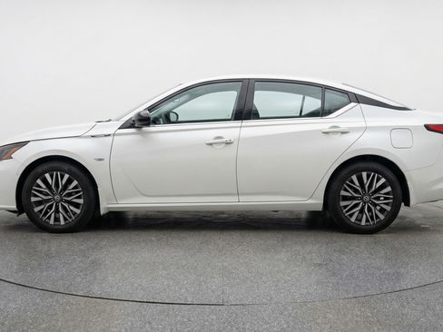 Used 2025 Nissan Altima 2.5 SV image 5