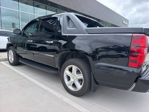 Used 2010 Chevrolet Avalanche LTZ AWD/4WD image 4