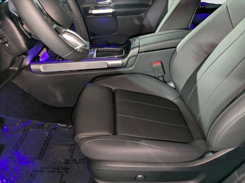New 2025 Mercedes-Benz GLB 250 4MATIC image 4