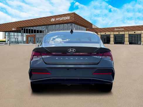 Used 2026 Hyundai Elantra SE image 6