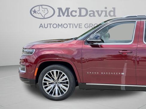 Used 2024 Jeep Grand Wagoneer L Series III AWD/4WD image 31