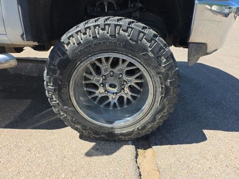 Used 2023 Chevrolet Silverado 2500 LTZ image 2