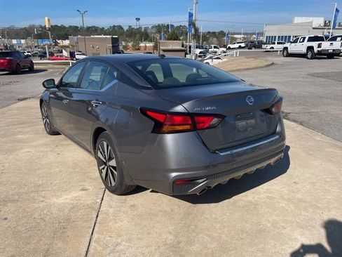 Used 2022 Nissan Altima 2.5 SV w/ SV Premium Package image 5