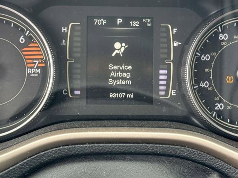 Used 2016 Jeep Cherokee Latitude FWD image 22