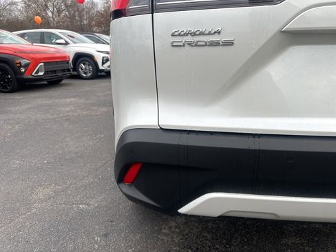 Used 2023 Toyota Corolla Cross XLE w/ Convenience Package image 6